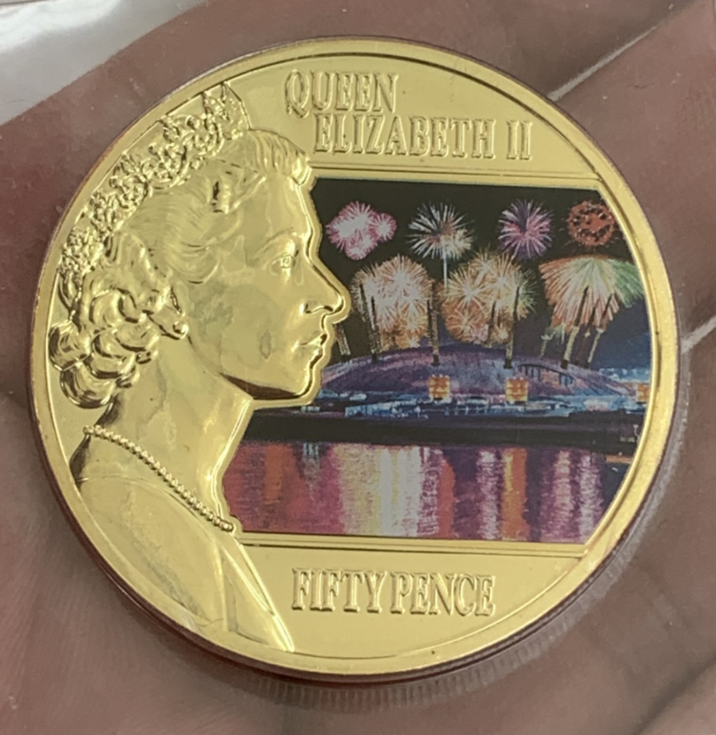 英属泽西岛2014年50便士(时代的反思~新千年)彩色克朗型纪念币 