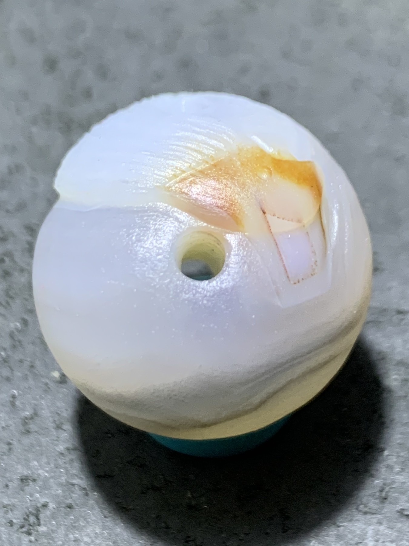 精美高玉化亚光海洋玉髓手工俏色巧雕鹦鹉随形2.0圆珠一个