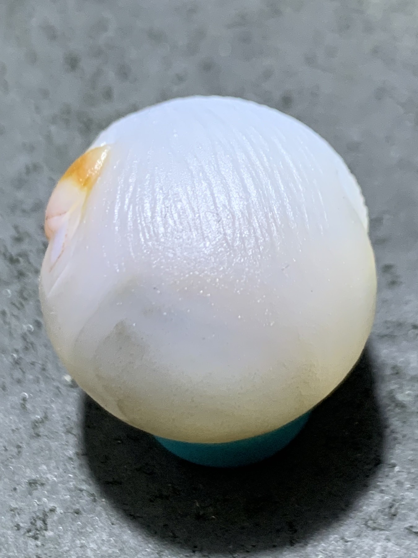 精美高玉化亚光海洋玉髓手工俏色巧雕鹦鹉随形2.0圆珠一个
