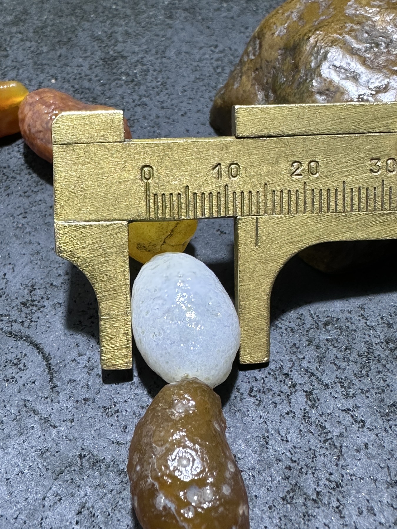 精美戈壁阿拉善玛瑙多宝手串一条