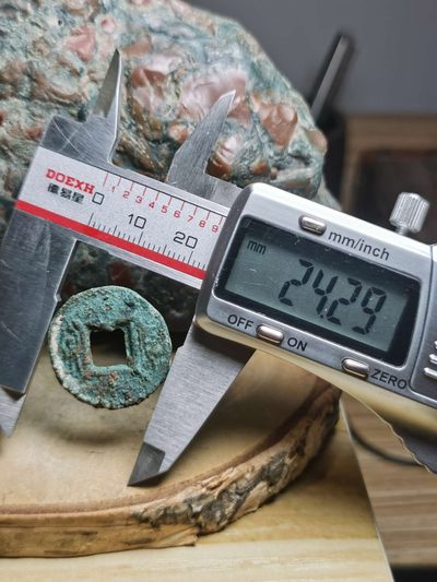 王莽小饼子货泉面四决6.4g左右 王莽小饼子货泉面四决6.4g左右