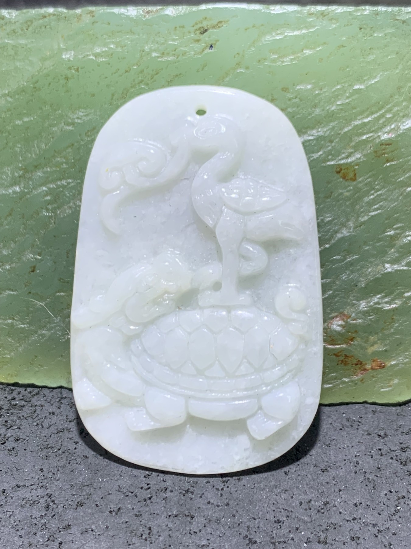天然A货翡翠雕刻龟鹤延年牌子一个！