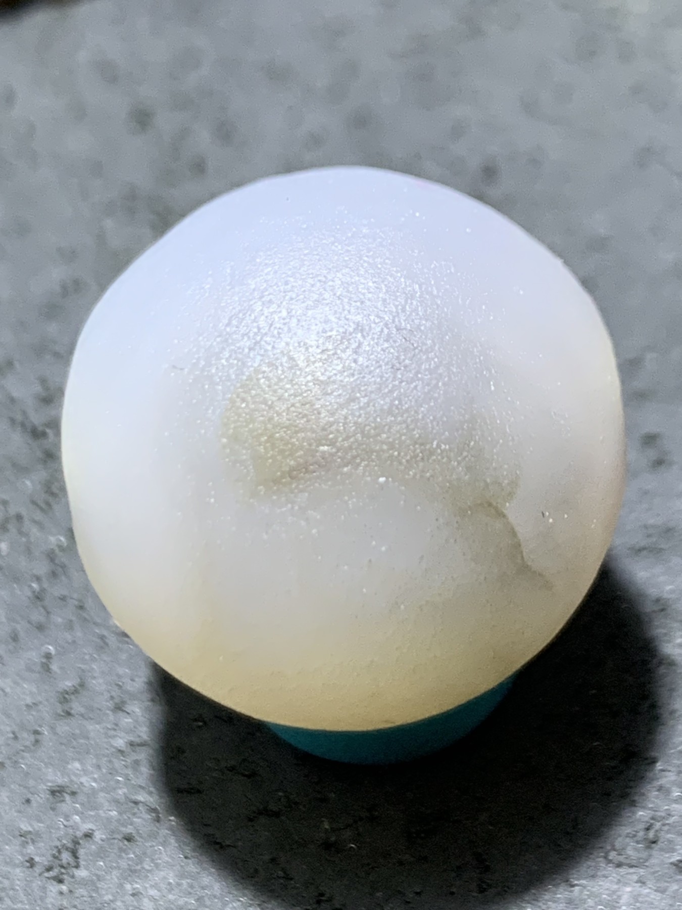 精美高玉化亚光海洋玉髓手工俏色巧雕鹦鹉随形2.0圆珠一个