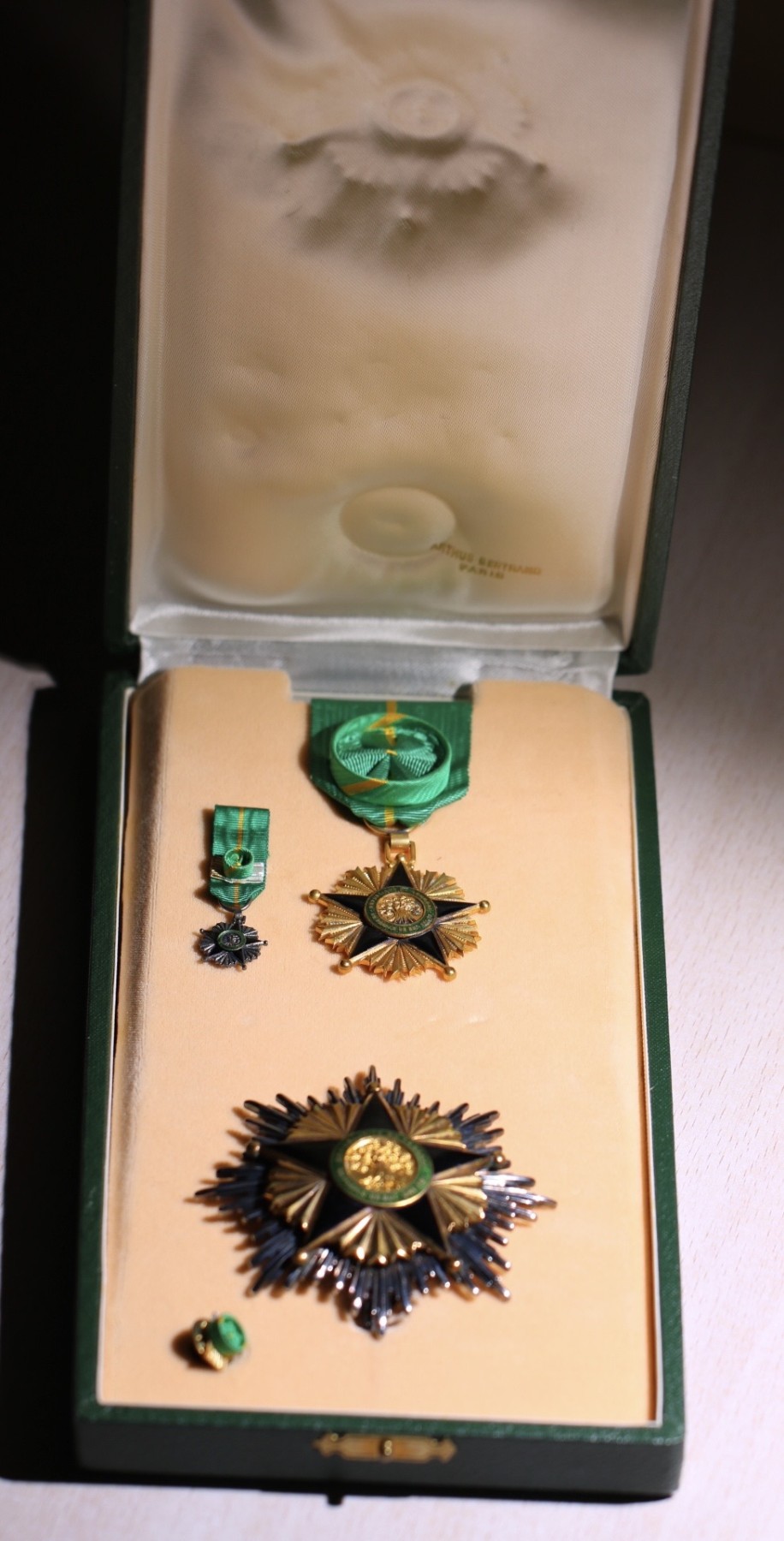 大猫徽章拍卖 第235期  塞内加尔🇸🇳国家功勋大军官级 50年代 银质 