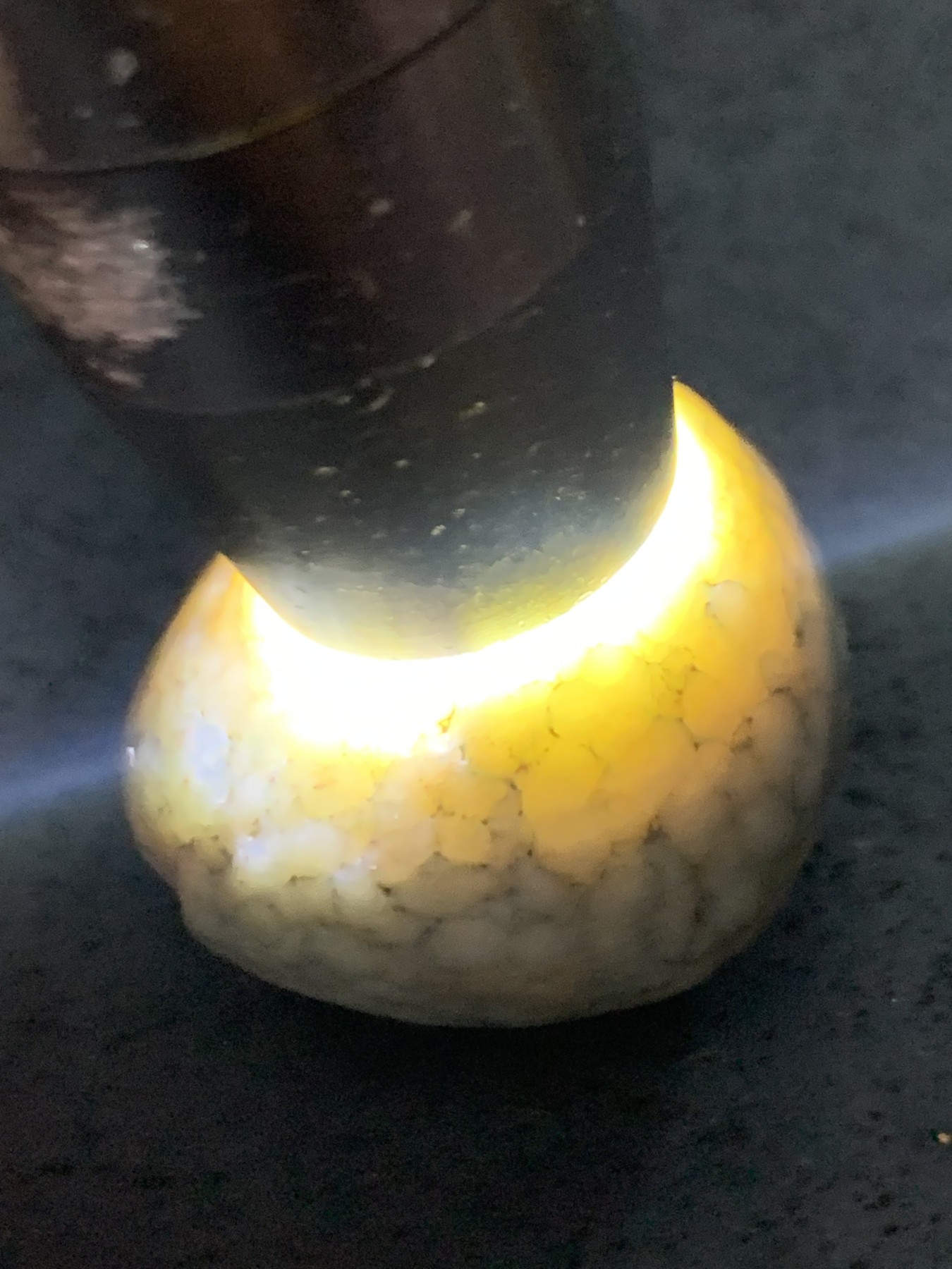 精美阿拉善高玉化地表鱼籽筋脉石原石一颗，