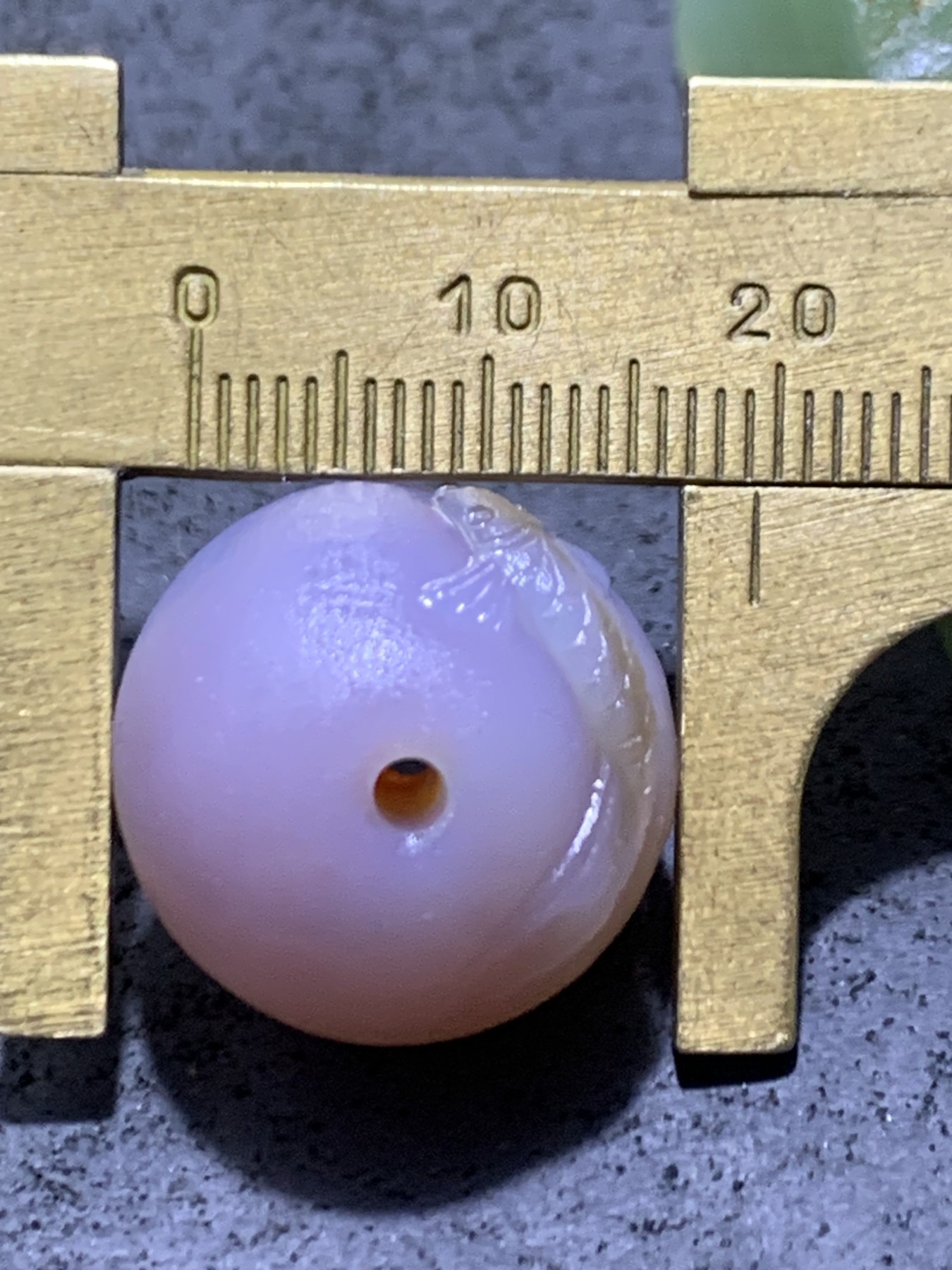 精美亚光高玉化冰粉色海洋玉髓手工俏色巧雕富贵有余随形圆珠一个精美亚光高玉化冰粉色海洋玉髓手工俏色巧雕富贵有余随形圆珠一个