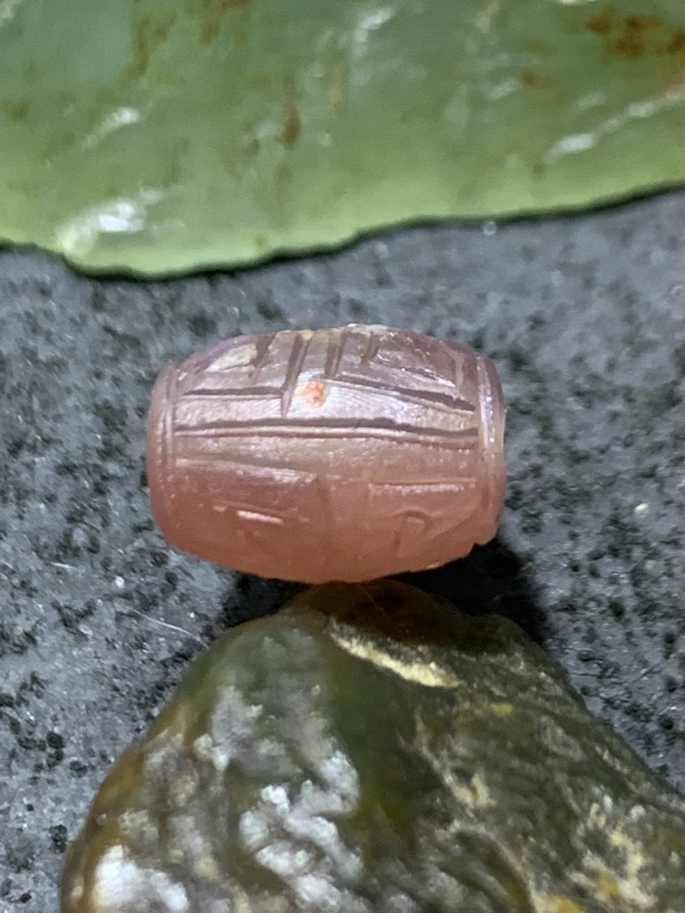 精美原皮亚光非红玛瑙手工雕刻回纹一体小佛头一个