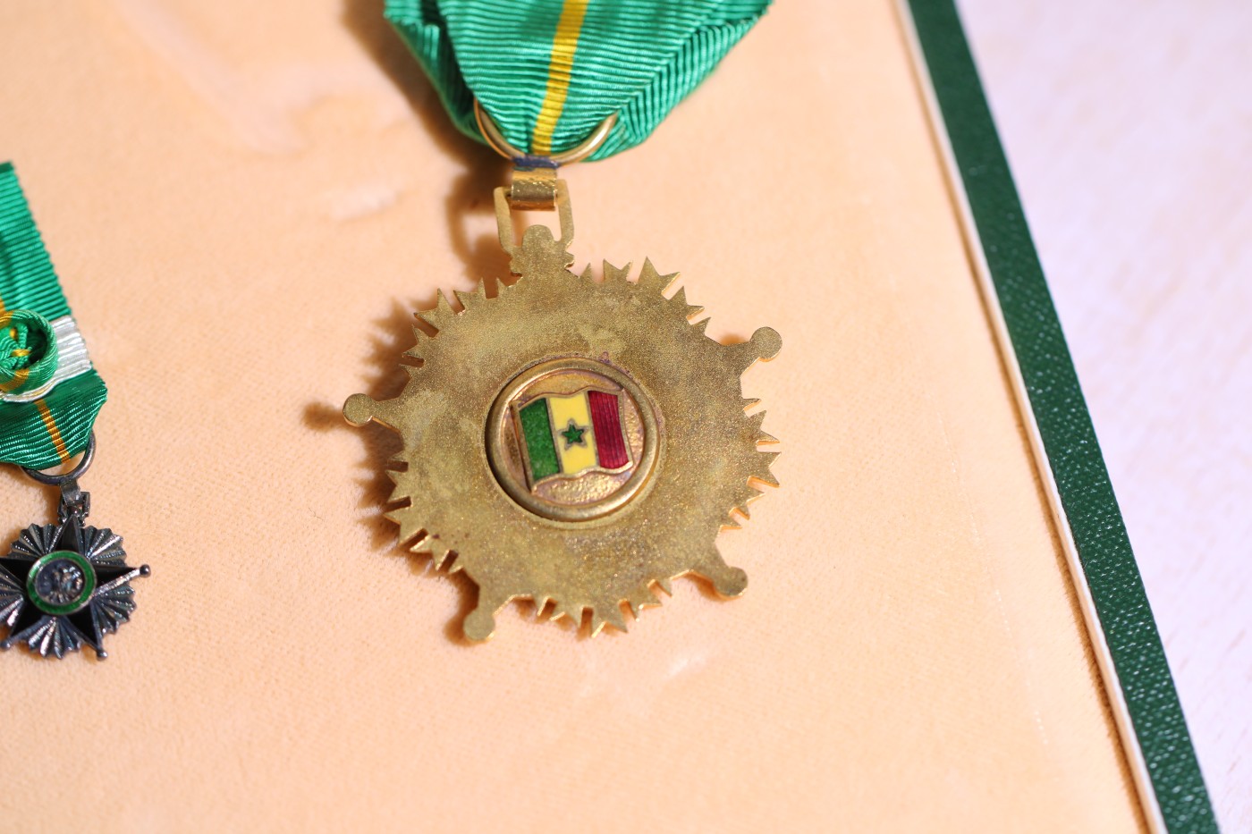 大猫徽章拍卖 第235期  塞内加尔🇸🇳国家功勋大军官级 50年代 银质 