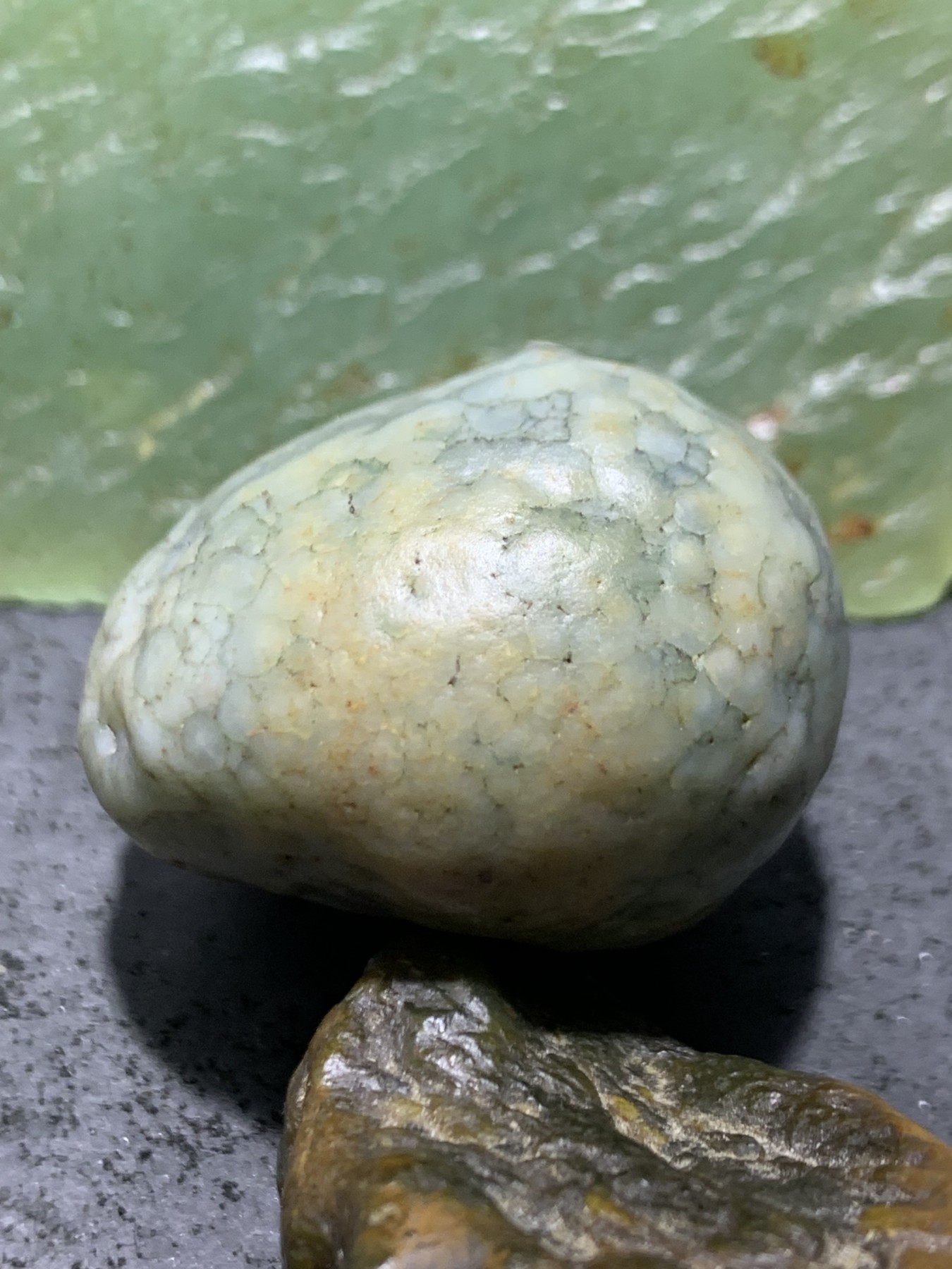精美阿拉善高玉化地表鱼籽筋脉石原石一颗，