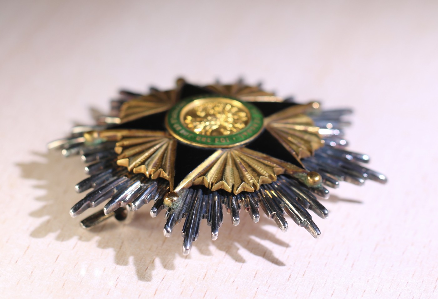 大猫徽章拍卖 第235期  塞内加尔🇸🇳国家功勋大军官级 50年代 银质 