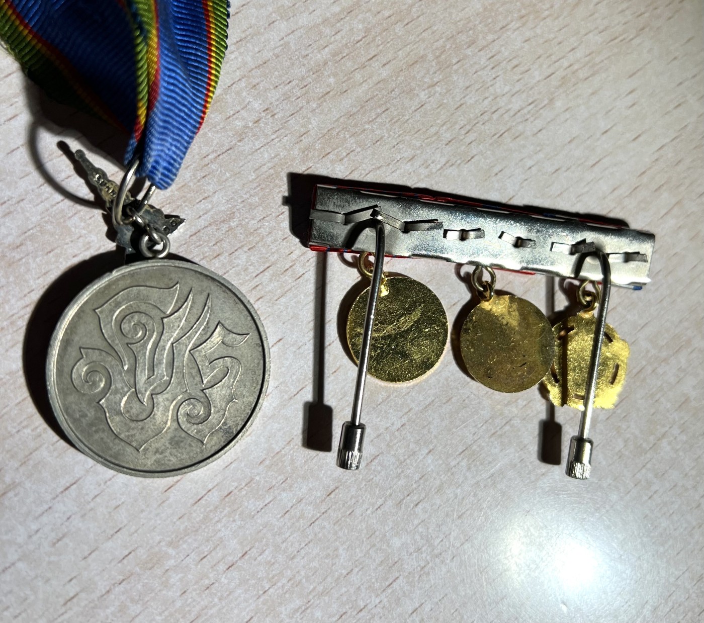 大猫徽章拍卖 第235期  南斯拉夫迷你章 泰章一组 包括一级团结友谊和一级人民功绩迷你章