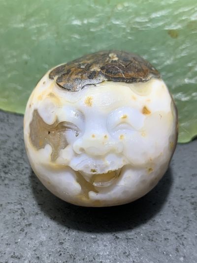 精美原皮冰飘战国红玛瑙手工俏色巧雕一叶成佛随形把件一个！ - 精美原皮冰飘战国红玛瑙手工俏色巧雕一叶成佛随形把件一个！