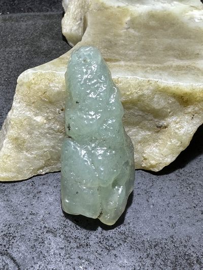 精美天然绿皮阿拉善玛瑙原石吊坠一个， - 精美天然绿皮阿拉善玛瑙原石吊坠一个，