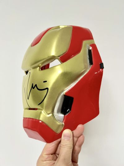 零元拍：小罗伯特-唐尼亲笔签名漫威官方《复仇者联盟4：终局之战》MK85战衣Mask一枚！Disney+流媒体订阅抽奖礼品