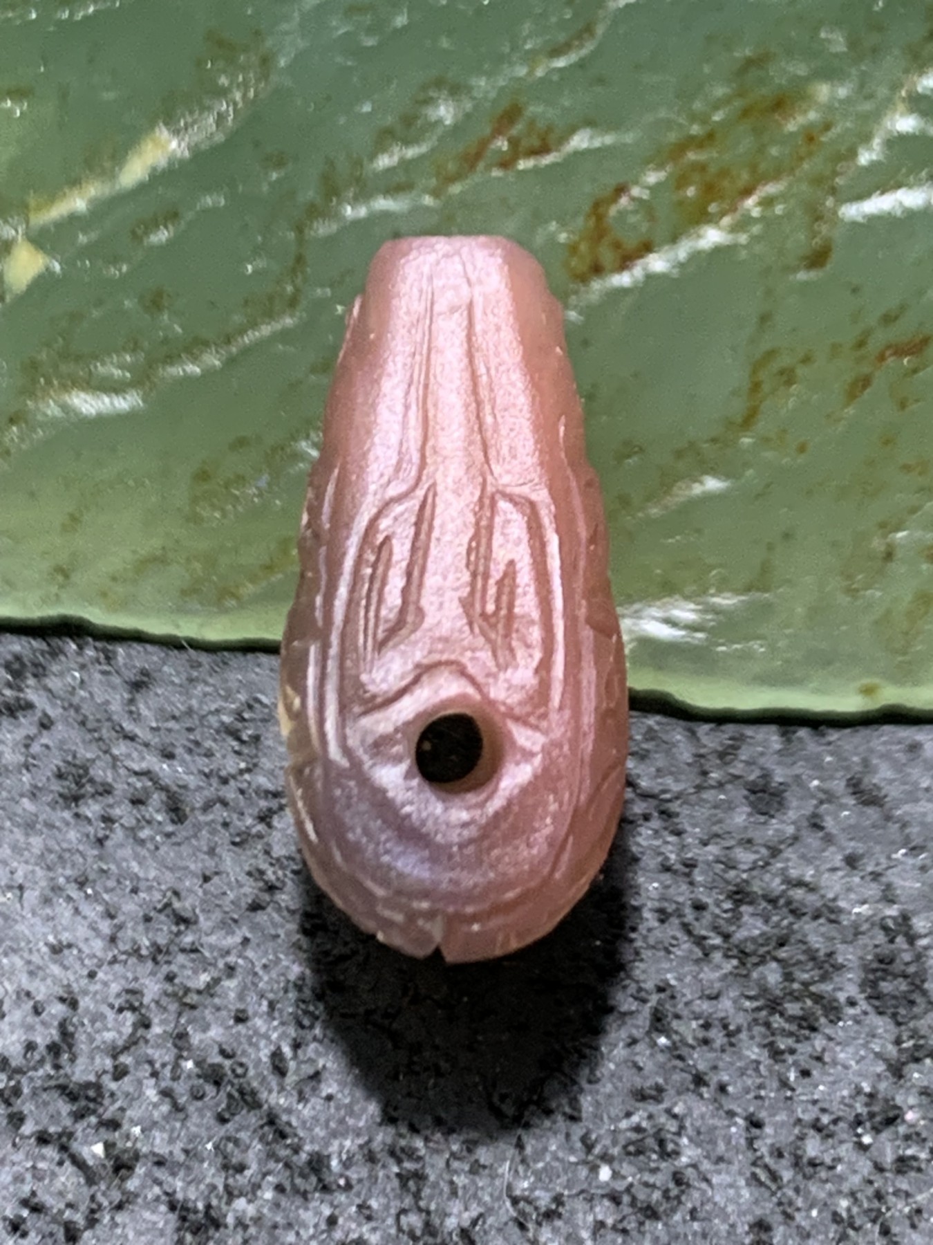 精美原皮亚光非红玛瑙手工雕刻回纹一体小佛头一个