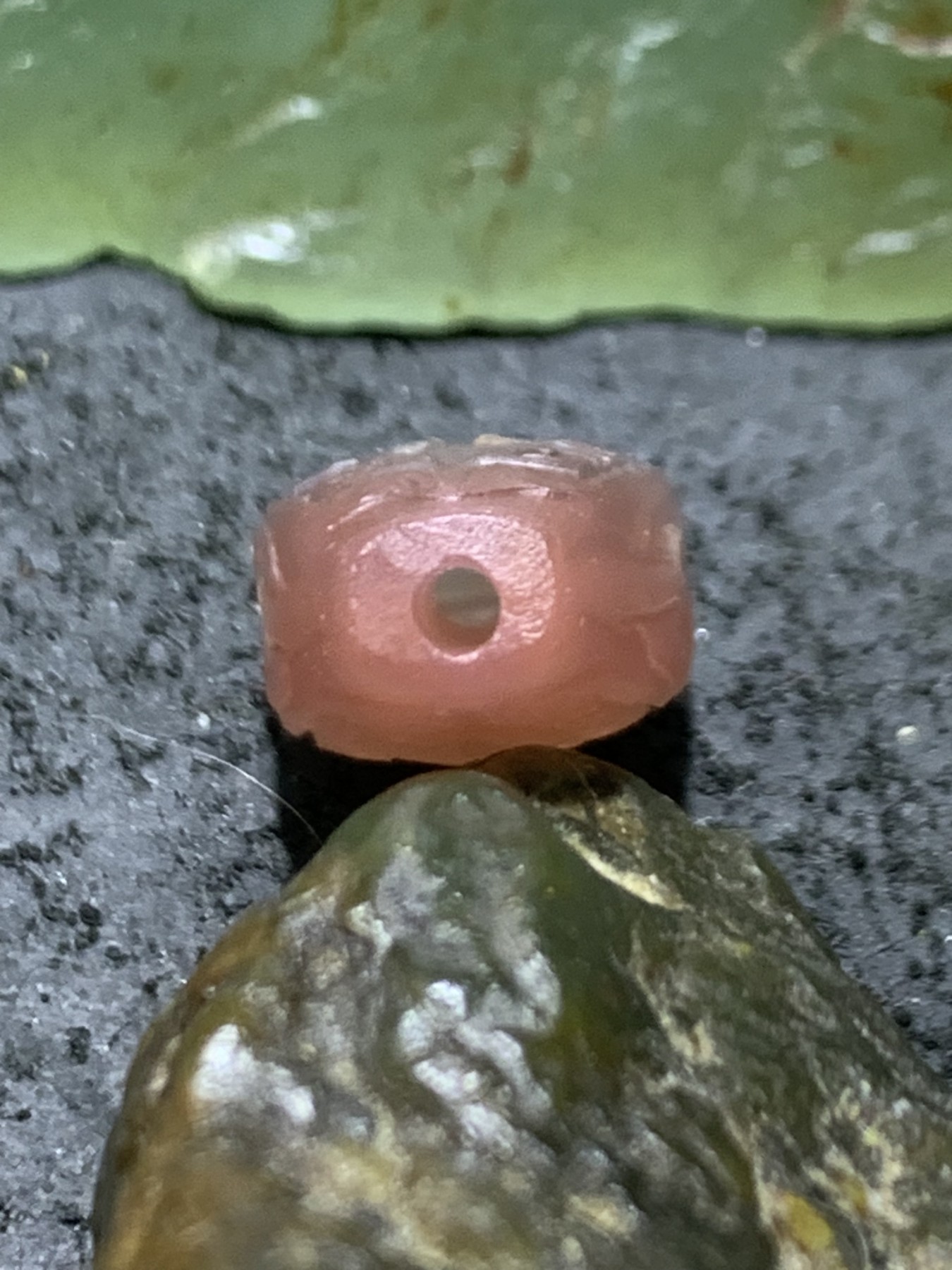 精美原皮亚光非红玛瑙手工雕刻回纹一体小佛头一个