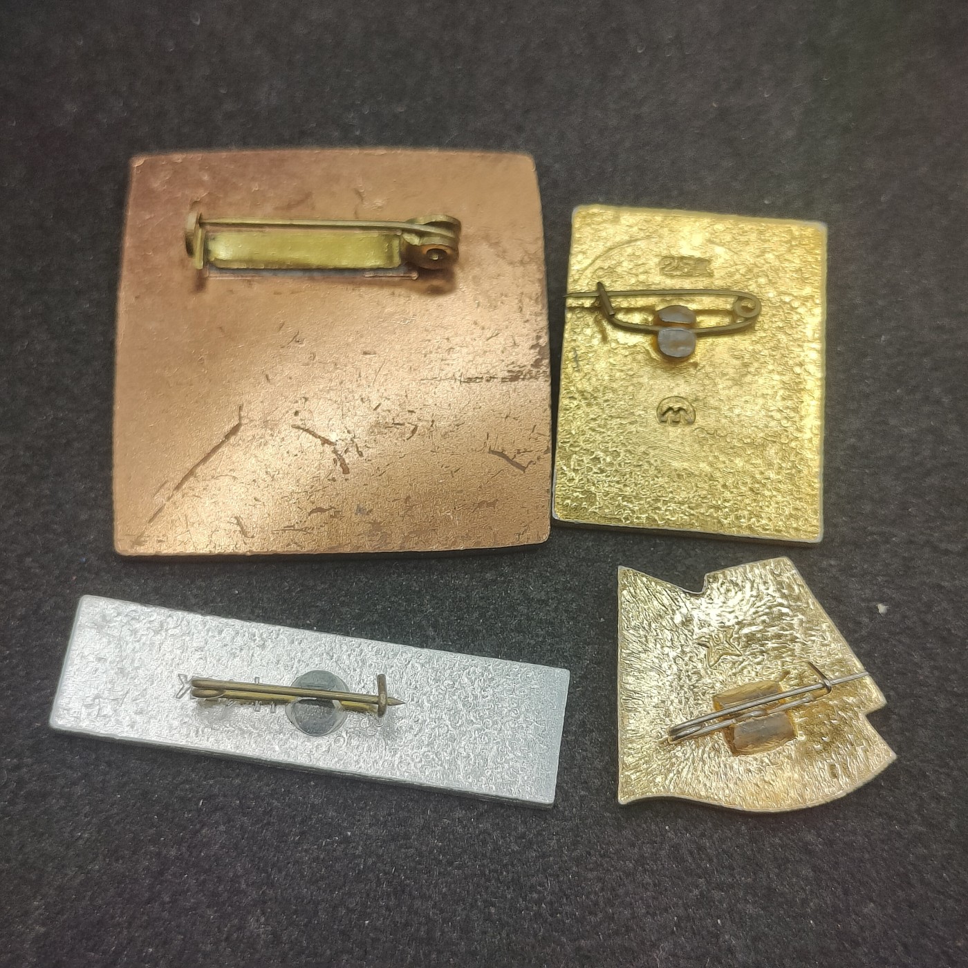 全场0元起拍 第104期 咸鱼国勋章拍卖专场 11月01日（周三）下午6：00开始 苏联纪念章四个