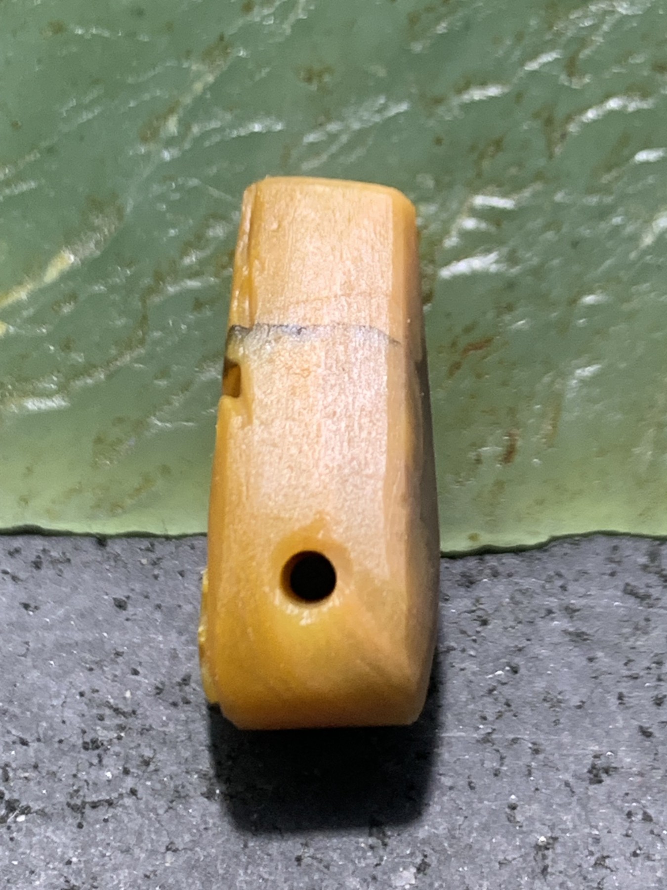 精美亚光高玉化战国红玛瑙手工俏色巧雕仿古纹一体佛头三通一个，