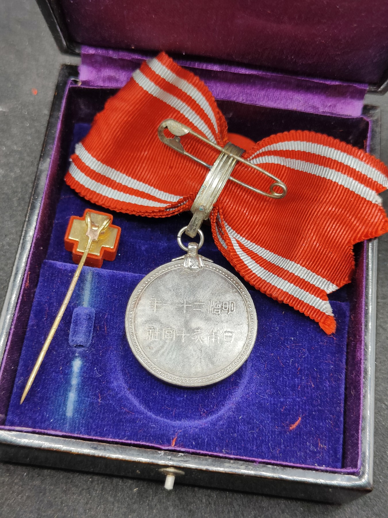 全场0元起拍 第104期 咸鱼国勋章拍卖专场 11月01日（周三）下午6：00开始 美品 银制带盒略 女版漆木盒赤十字特别社员章