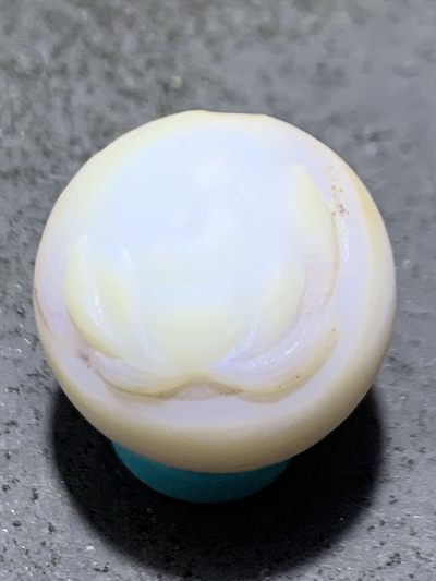 精美高玉化亚光海洋玉髓手工俏色巧雕花开见佛随形2.0圆珠一个 - 精美高玉化亚光海洋玉髓手工俏色巧雕花开见佛随形2.0圆珠一个