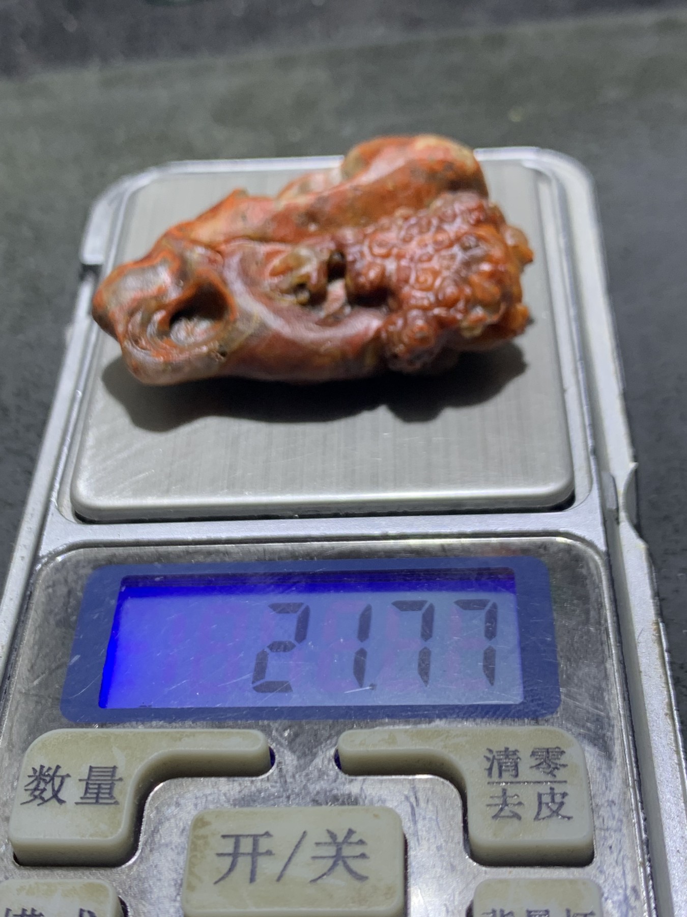 精美亚光北漂战国红玛瑙手工雕刻招财三足金蟾把件（吊坠）一个！