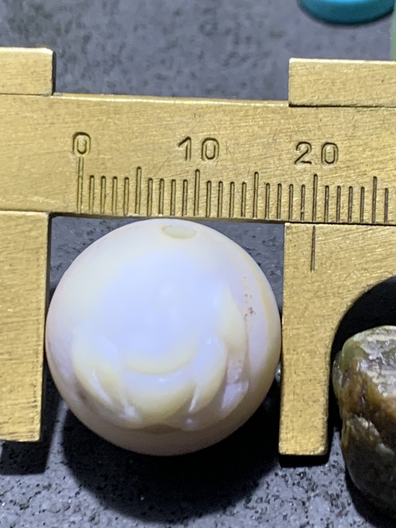 精美高玉化亚光海洋玉髓手工俏色巧雕花开见佛随形2.0圆珠一个