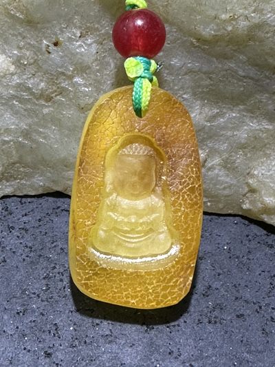 精美天然乌克兰蜜蜡原石雕刻宝宝佛手机挂件(包挂)一个 - 精美天然乌克兰蜜蜡原石雕刻宝宝佛手机挂件(包挂)一个