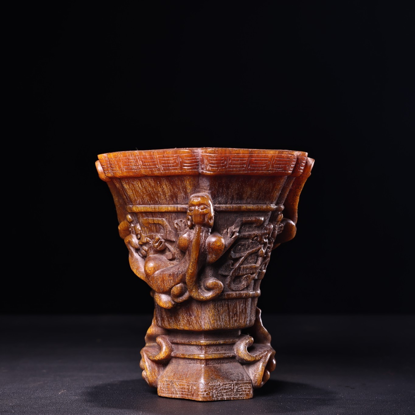 印籠中国古美術・珍品・箱付·珍しい角杯·高浮彫·古龍杯・手彫り・置物・古置物・賞物
