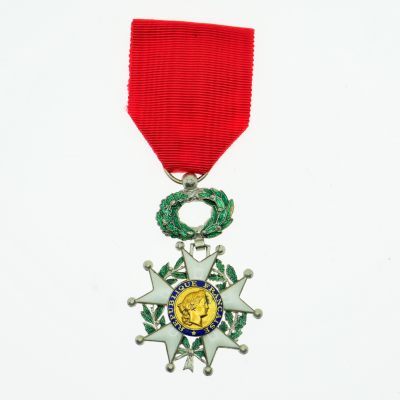 勋章奖章交易所11月4日拍卖 - 法国骑士级荣誉军团勋章，第五共和国版，银质带标珐琅