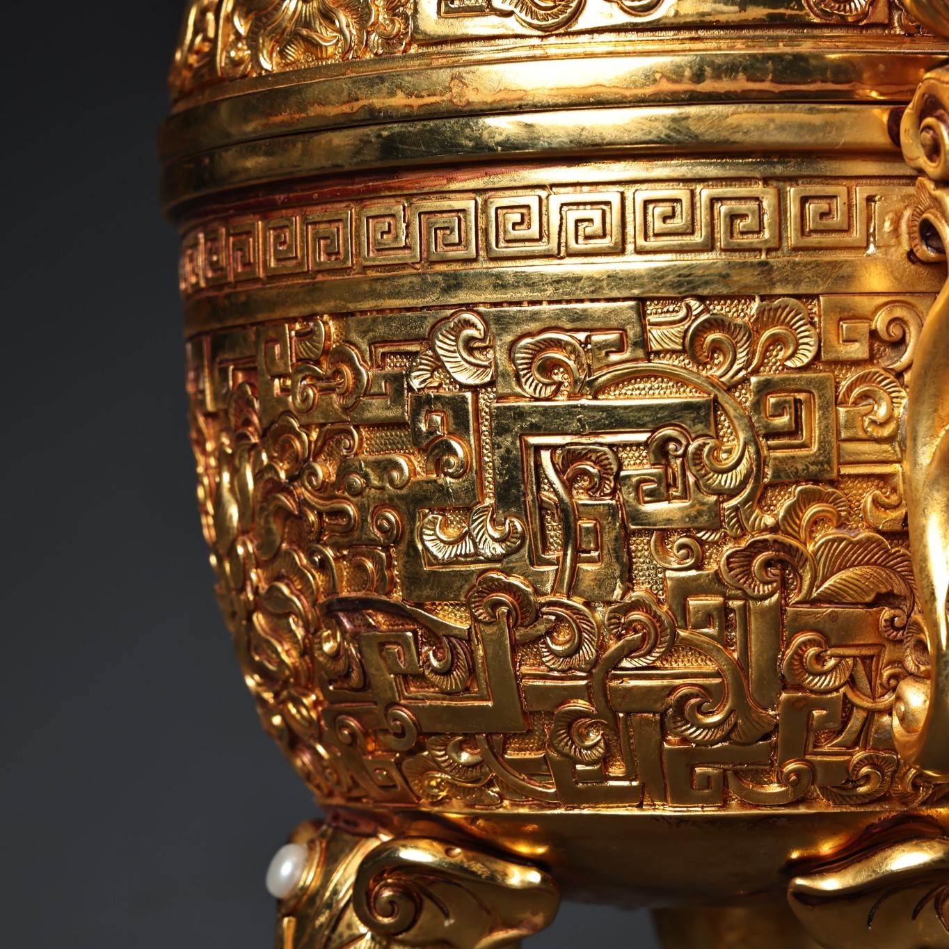 珍品旧蔵収純銅高レリーフ錾刻鎏金吉祥八宝香炉· 仏事用香炉・文房具·置物·稀少品 中国美術 古銅 飛金 香炉 φ7.5cm 在銘(K-HA470) ▽鴻▽ 銅製