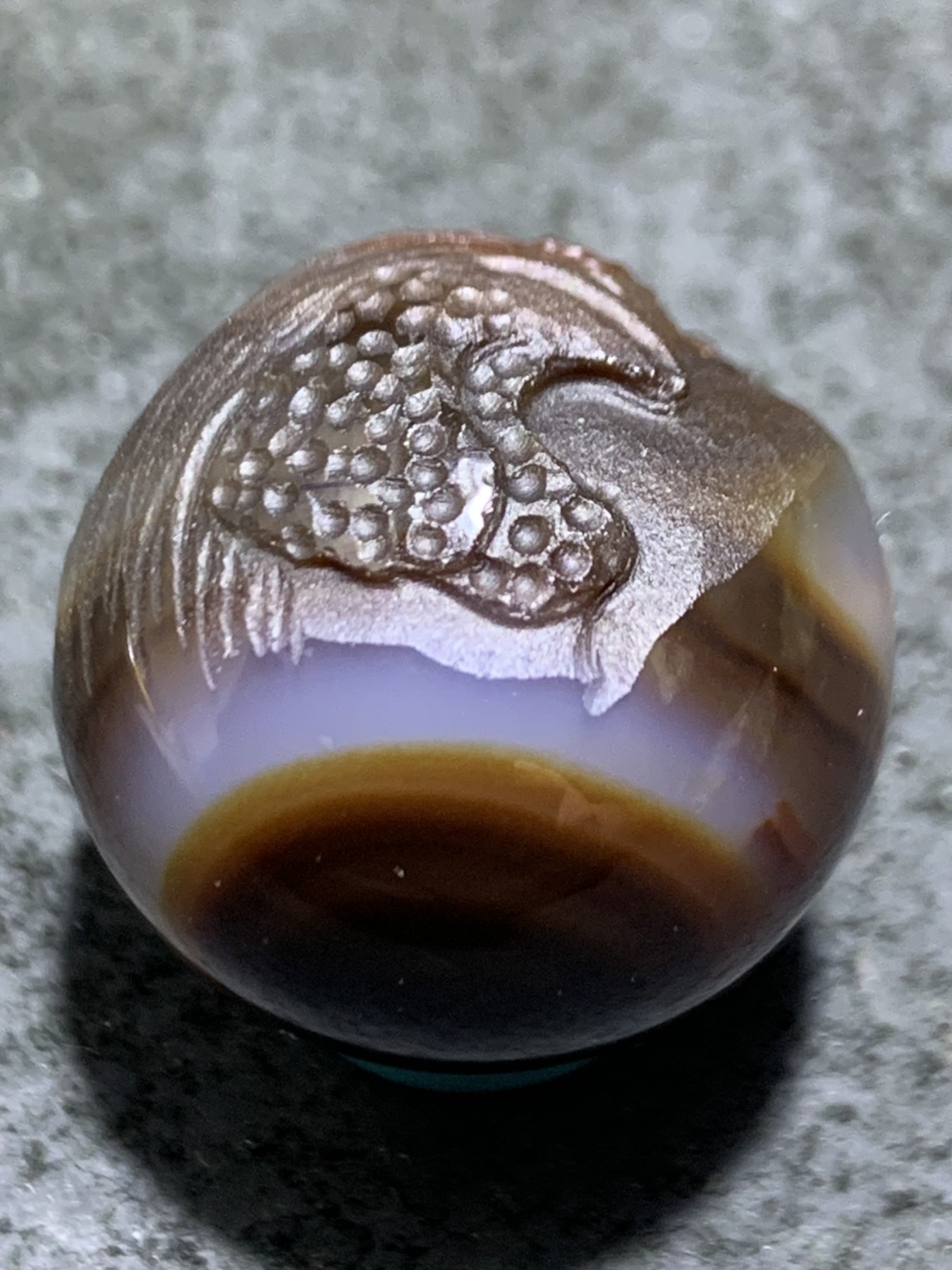 精美亚光高玉化巴西玛瑙手工俏色巧雕雄鸡2.0圆珠一个！