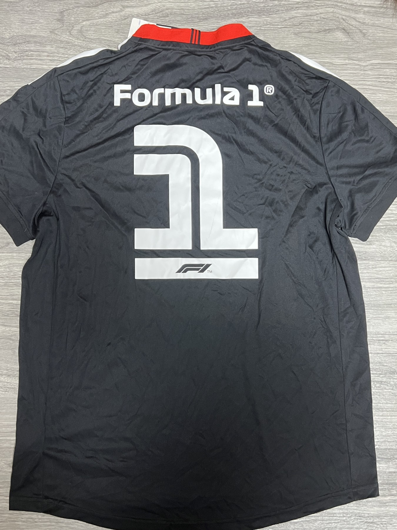 零元拍：F1三连车手总冠军马克斯-维斯塔潘亲笔签名世界一级方程式汽车锦标赛官方冠军T恤，如果也让我给个要不要拿下的建议，我必须说必须的必！