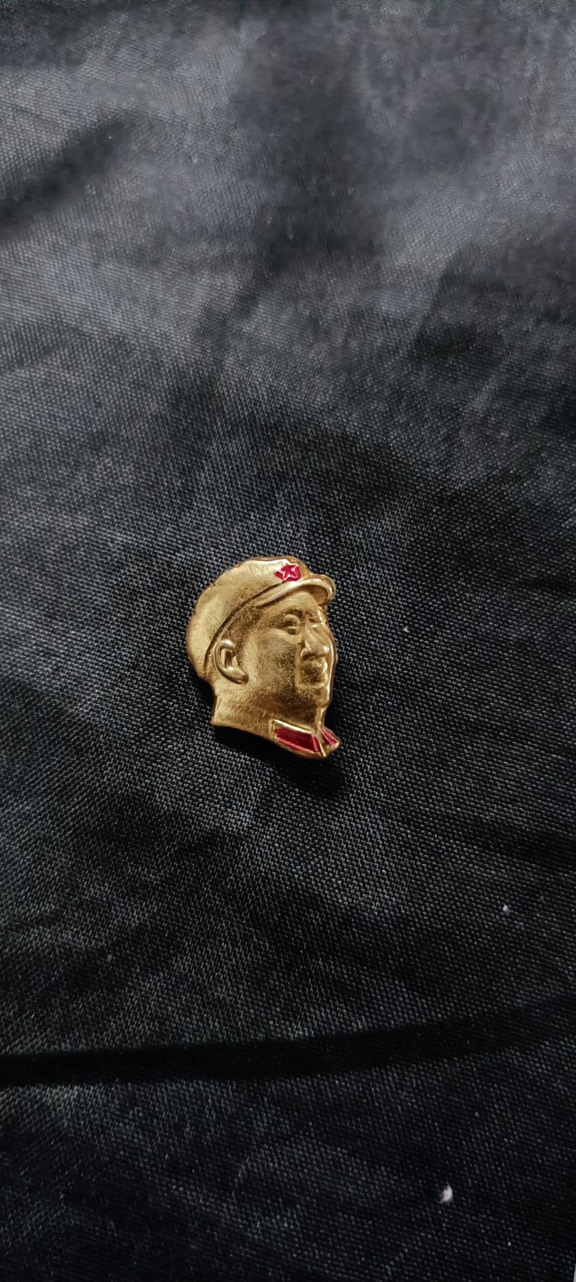 天字一号拍卖，徽章专场！ 超超超小毛主席65军帽像章