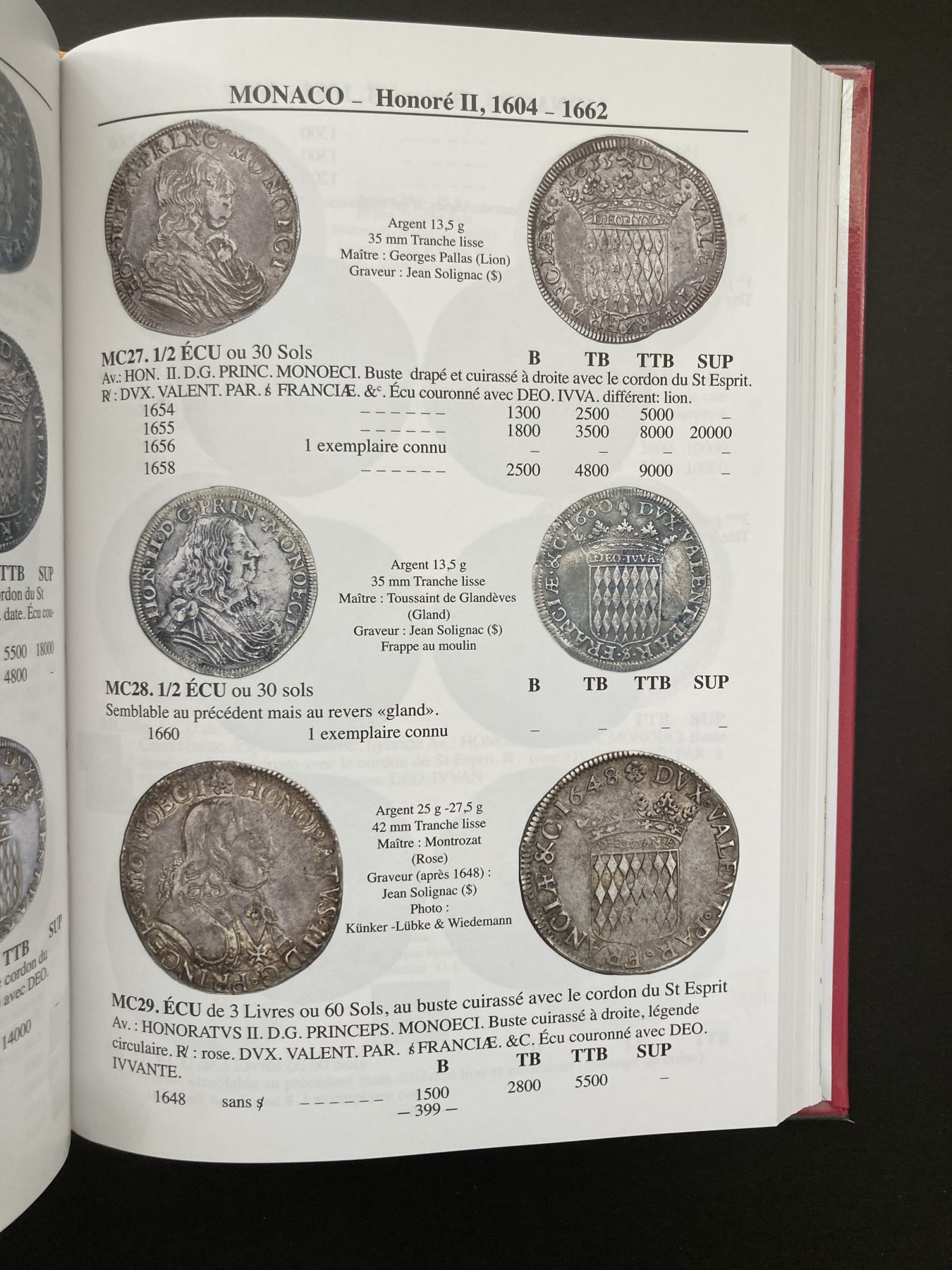 法国1789-2019硬币目录，外面包了一层我自己做的透明书套