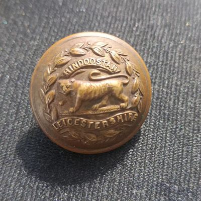 【淘币小摊】第一百九十八拍 散币周一场  每日一拍 满百包邮可预留 每周一或周五发货  - 英国制服老铜扣子