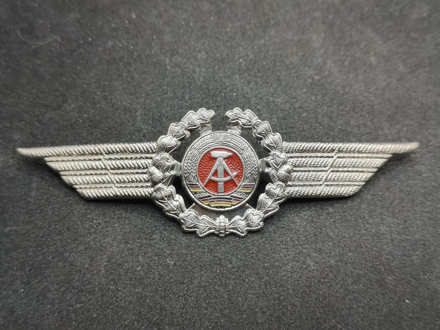 全场0元起拍 第105期 咸鱼国勋章拍卖专场 11月05日（周日）下午6：00开始 东德空军帽徽