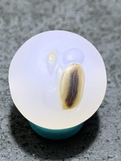 精美高玉化亚光海洋玉髓手工俏色巧雕一叶成佛意境圆珠一个！ - 精美高玉化亚光海洋玉髓手工俏色巧雕一叶成佛意境圆珠一个！