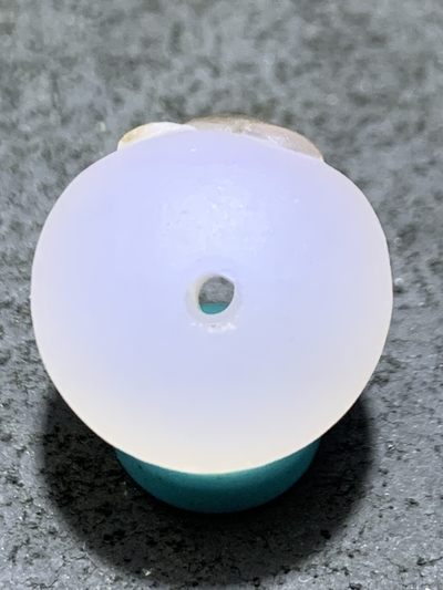 精美高玉化亚光海洋玉髓手工俏色巧雕一叶成佛意境圆珠一个！ 精美高玉化亚光海洋玉髓手工俏色巧雕一叶成佛意境圆珠一个！