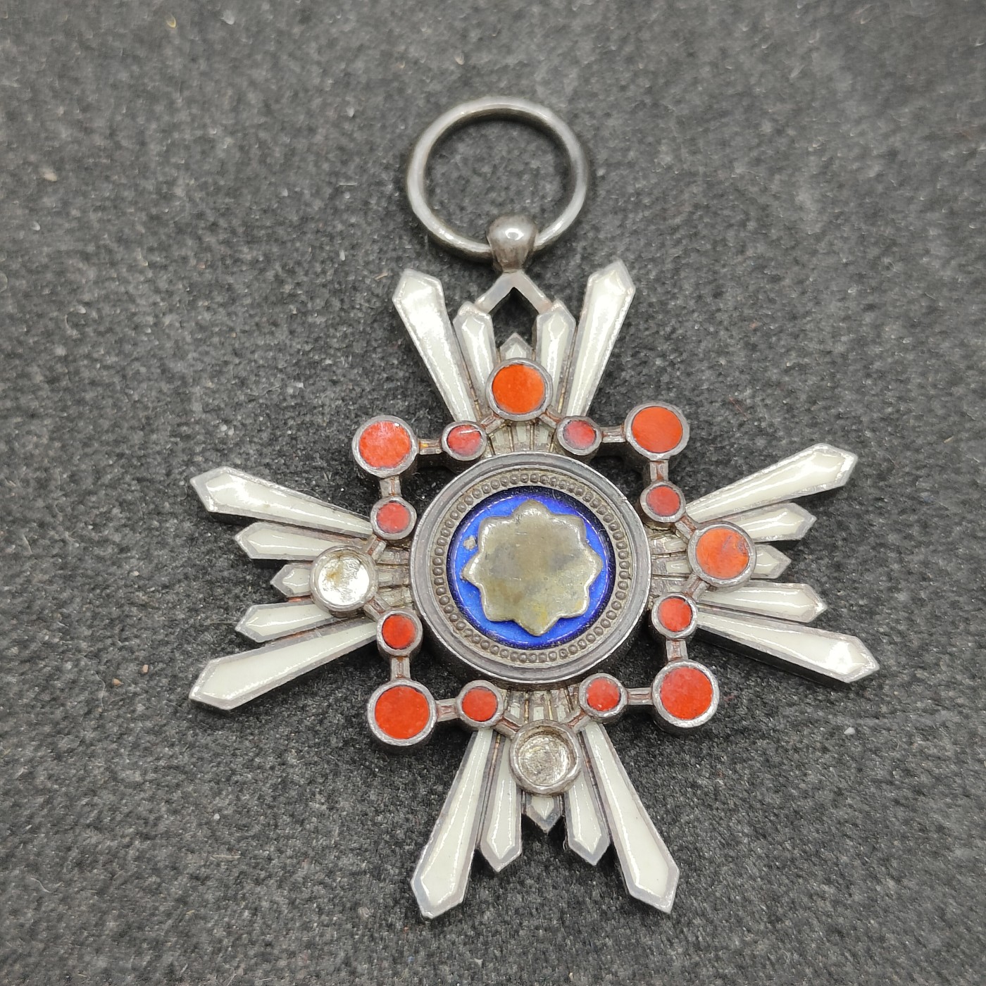 全场0元起拍 第105期 咸鱼国勋章拍卖专场 11月05日（周日）下午6：00开始 明治早期 白色珐琅内缩 红色珐琅平面凹陷不透明 六等瑞宝裸章 银制