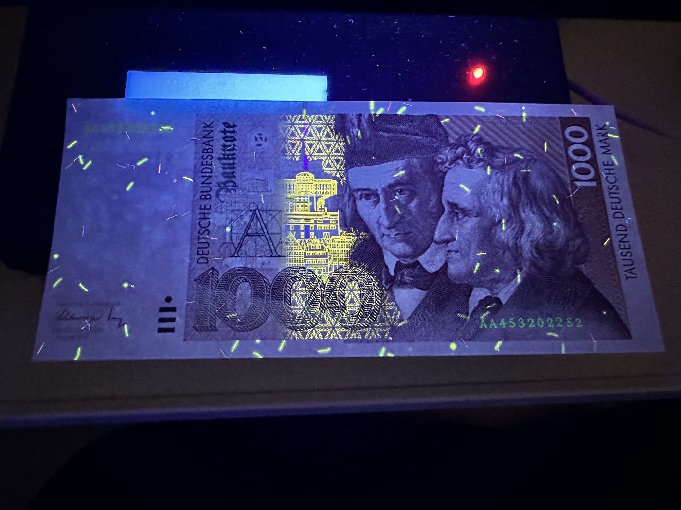 《外钞收藏家》第三百三十期 1991年德国1000马克 格林兄弟 AA冠 全新 基本没问题 中间有点安全压痕少许漏墨