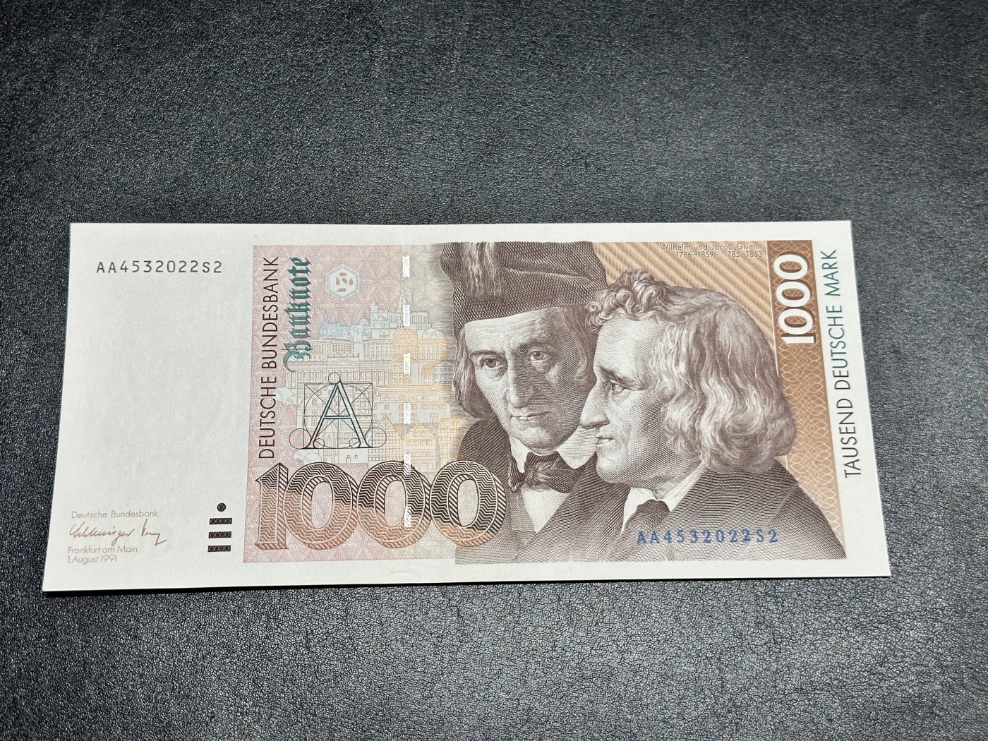 《外钞收藏家》第三百三十期 1991年德国1000马克 格林兄弟 AA冠 全新 基本没问题 中间有点安全压痕少许漏墨