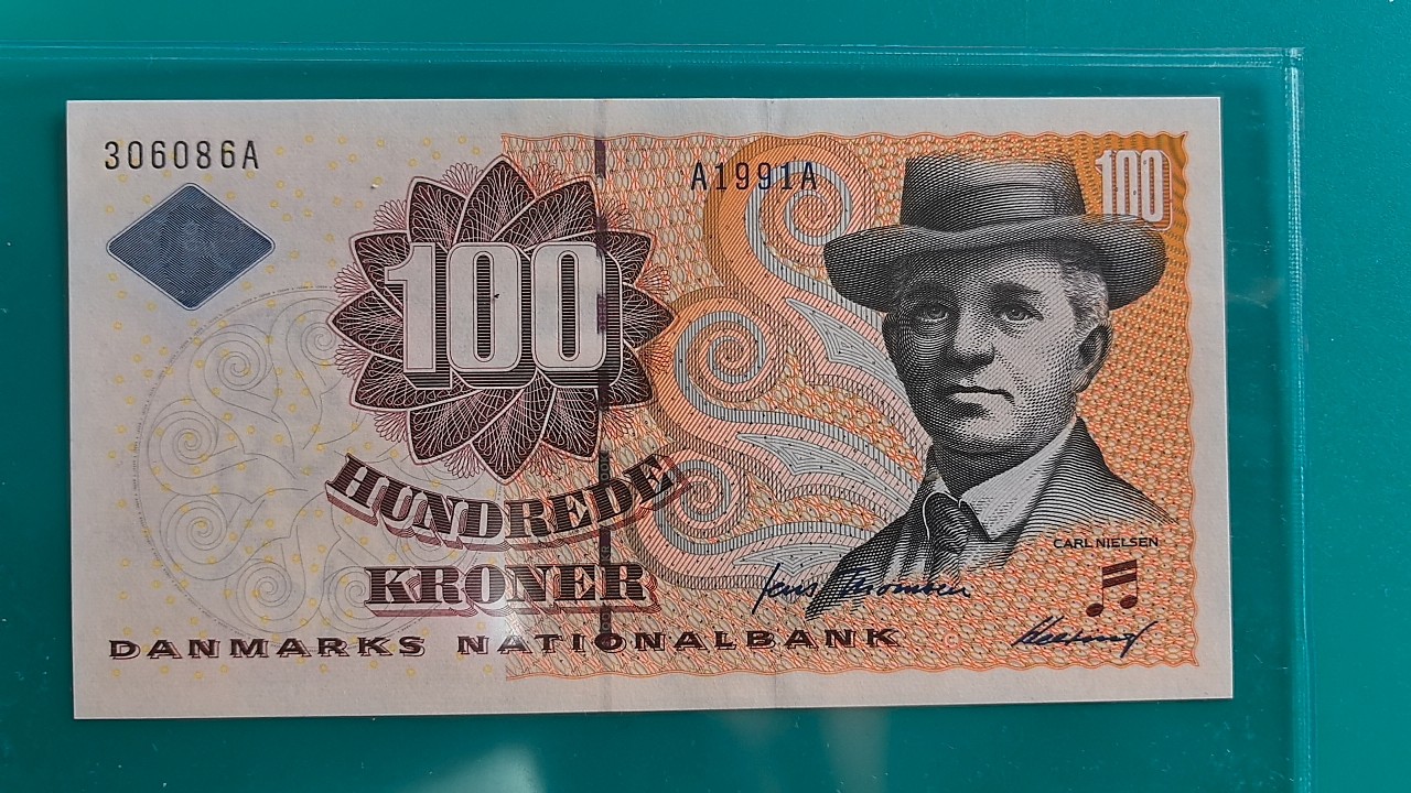 丹麦1999年100克朗 P-56a AA冠 无47 签名少 欧洲纸币 实物图 UNC