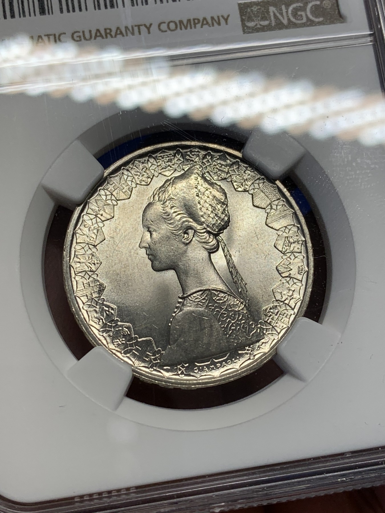 《竞宝斋》第213场-周日，周一 2场 (全场包邮) NGC MS64 意大利1961帆船少女500里拉银币