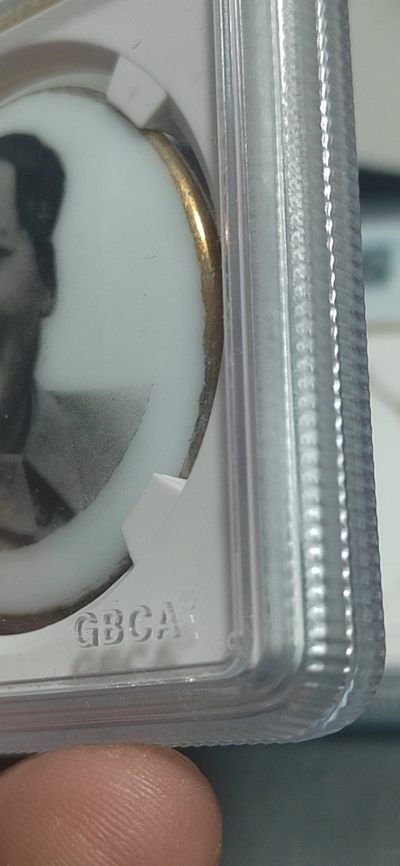 公博评级毛主席像章专场 🌹 🌹 公博评级毛主席像章— 瓷质，内蒙古自治区革委会，带金边，