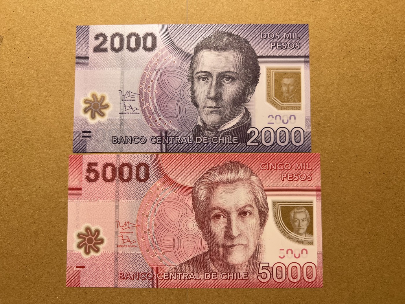 乐淘淘纸币粉丝返利场 第27期 本店粉丝每拍订单返利五元！ 智利塑料钞两张 2000/5000比索 5000为2014年版 全新UNC