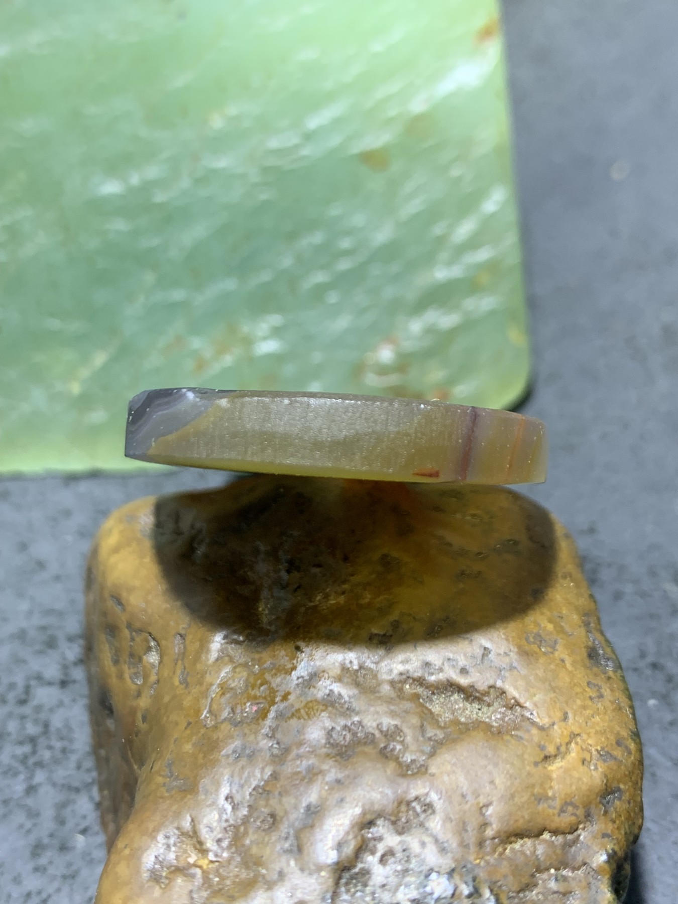精美亚光高玉化巴西玛瑙手工俏色巧雕狼王吊坠一个！