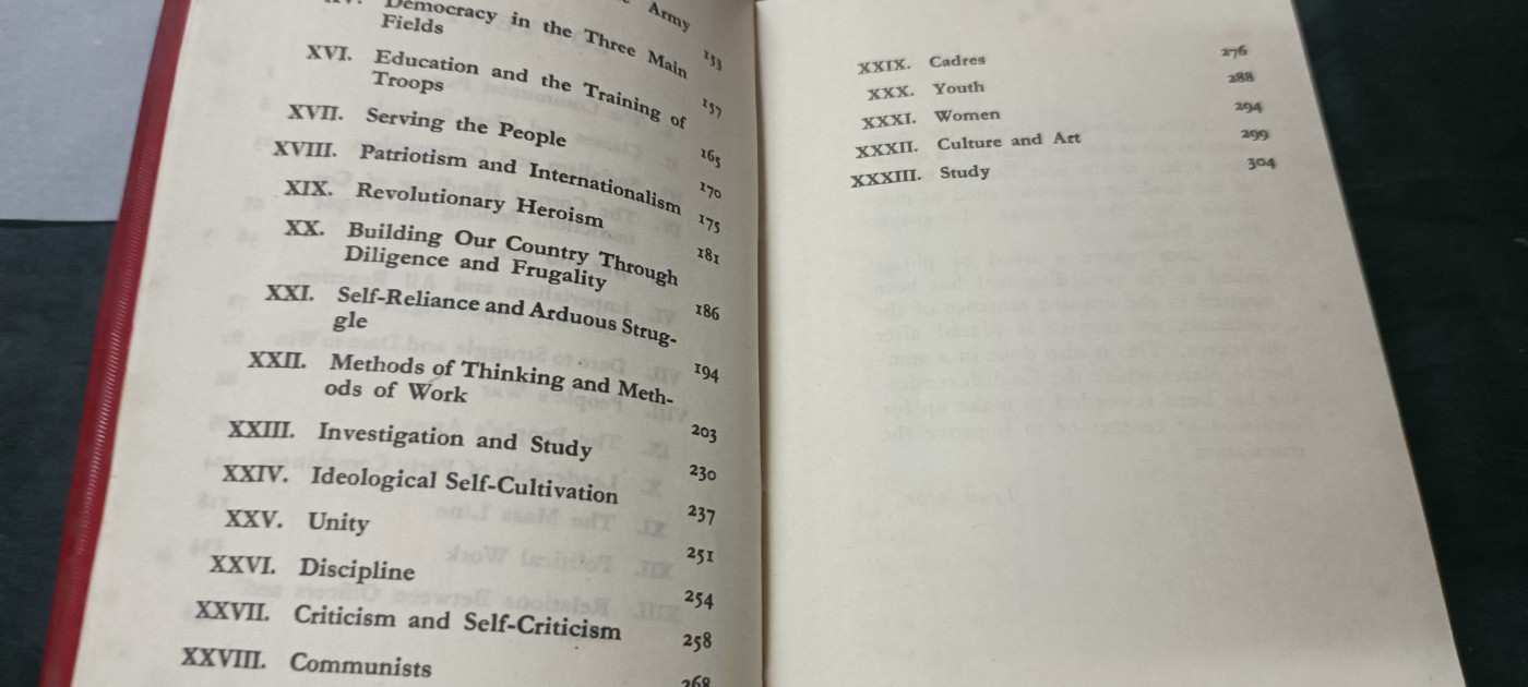天字一号拍卖，100件拍品全部0起！ 毛主席语录“错版”，中文封面英文版