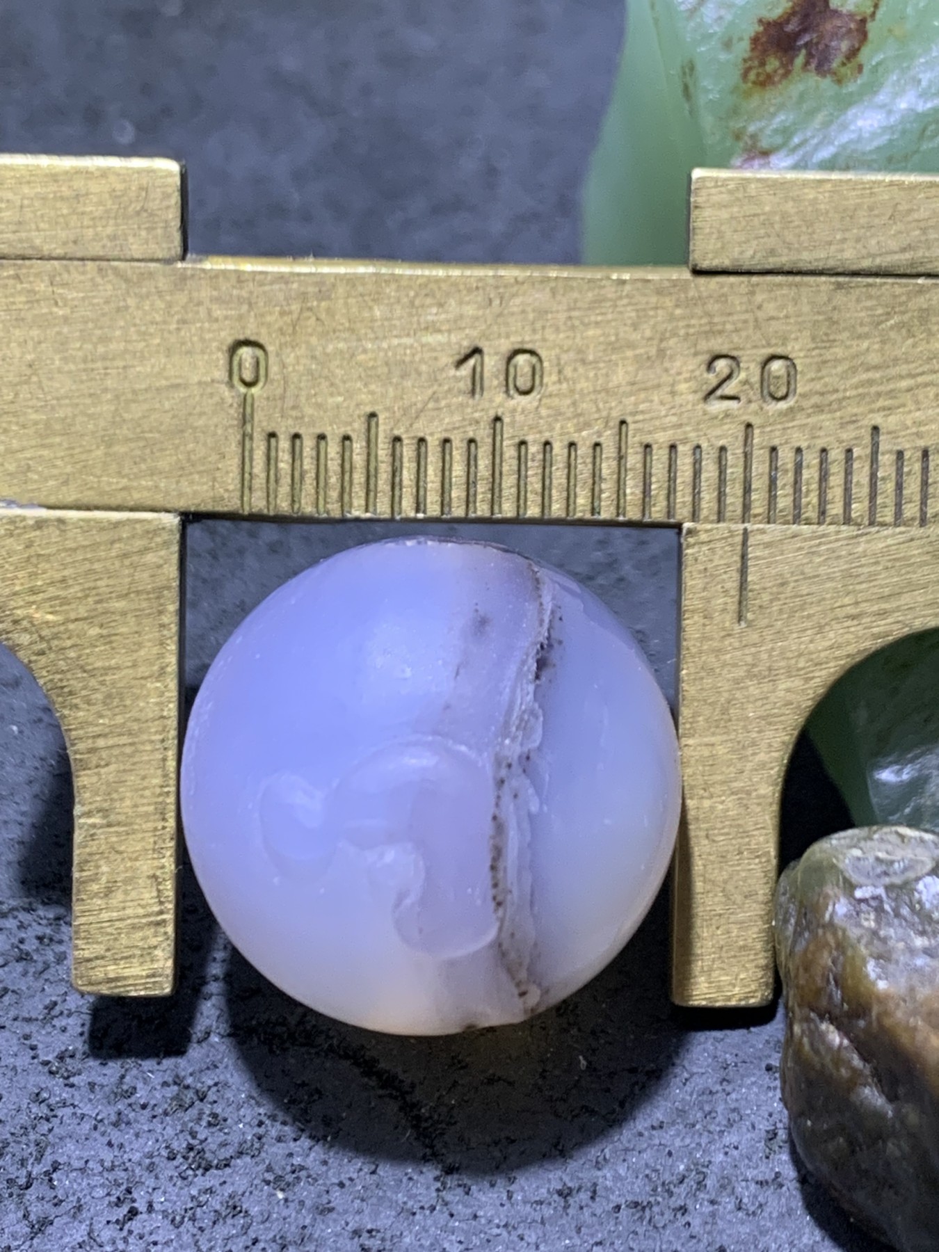 精美高玉化亚光一线海洋玉髓手工俏色巧雕无相佛意境2.0圆珠一个！