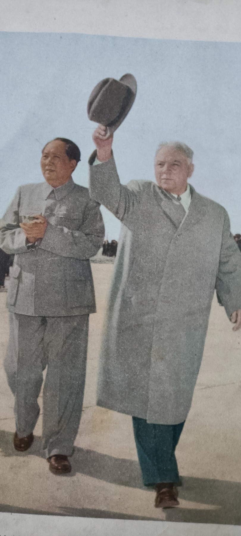 天字一号拍卖，100件拍品全部0起！ 罕见五十年代彩色宣传画，毛主席会见苏联最高主席团主席！