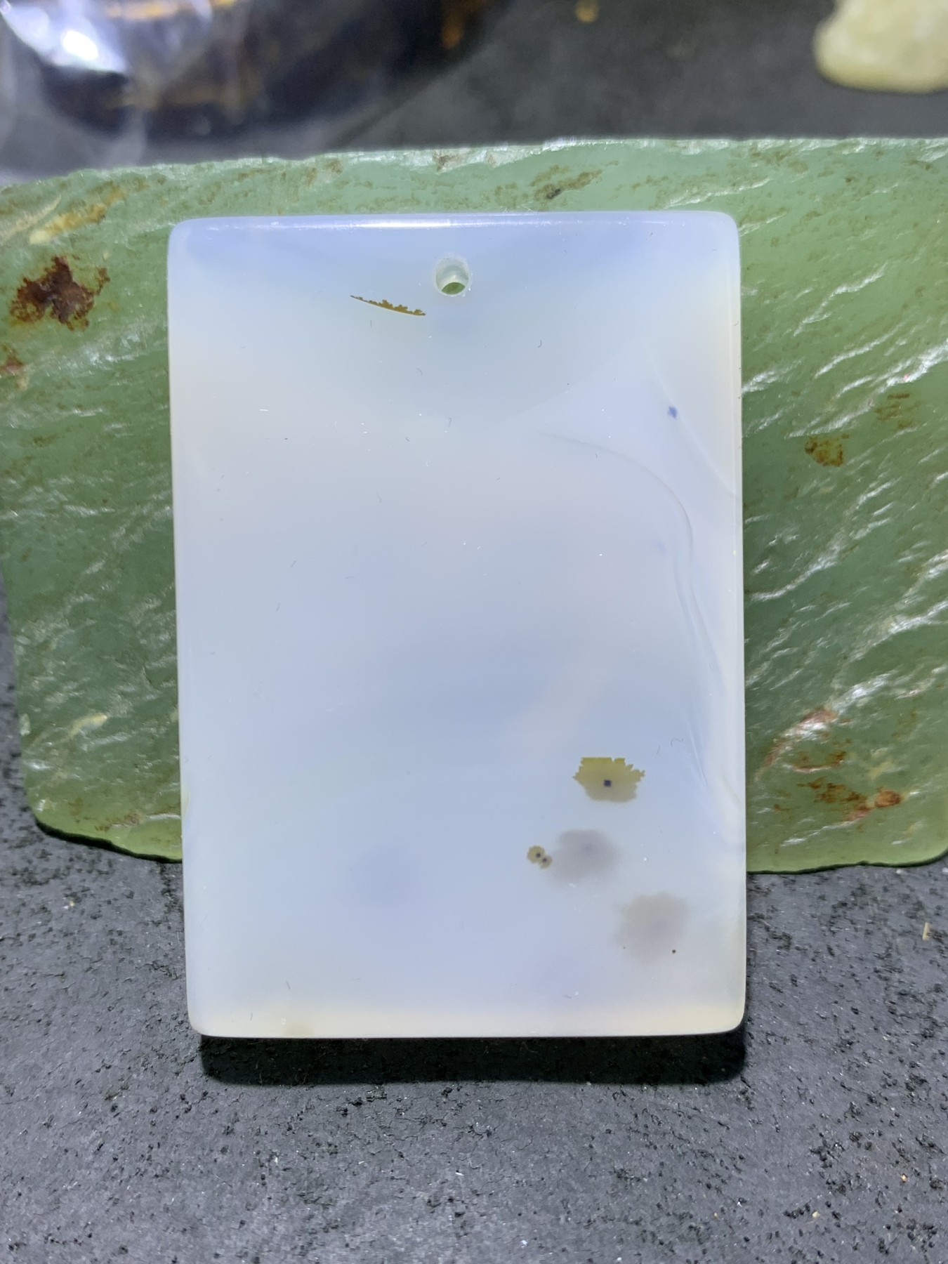 精美高玉化海洋玉髓手工俏色巧雕白石老人虾意境牌子一个！